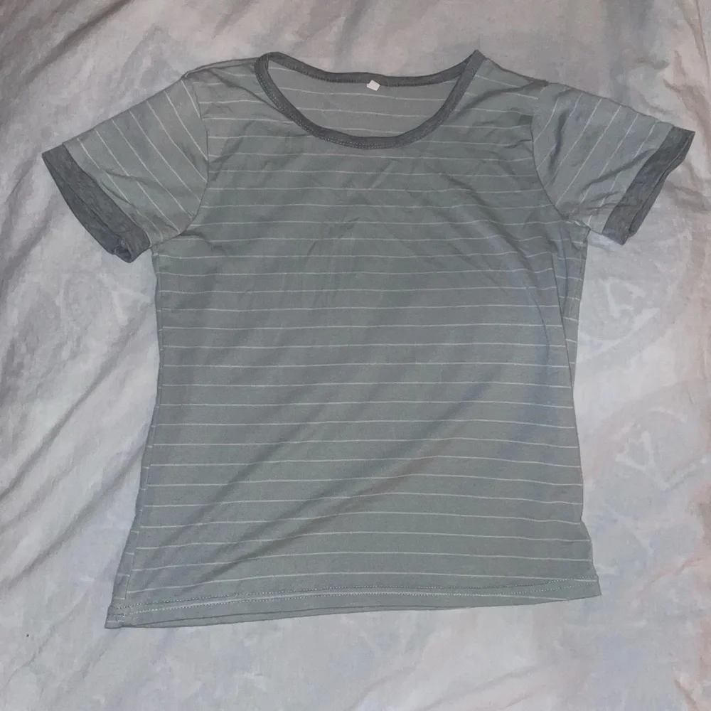Light sage green striped t shirt - Picture 1 of 1
